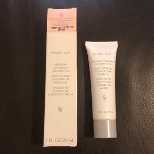Mary Kay Medium Coverage Foundation - Ivory 202